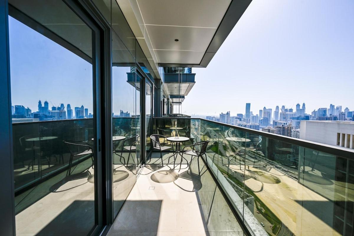 Stunning 1 Bdr Luxury With Burj Khalifa View Apartment *