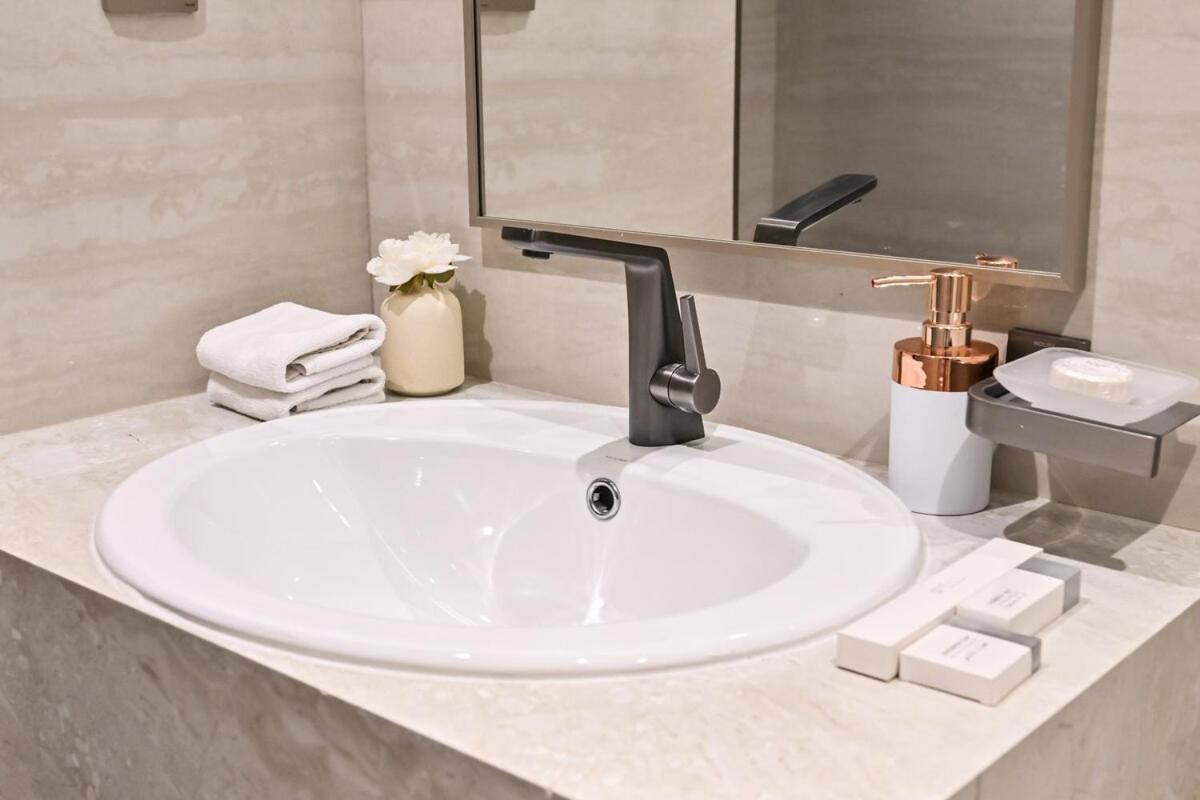 Stunning 1 Bdr Luxury With Burj Khalifa View Dubai